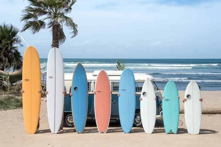 Cómo elegir una tabla de surf para principiantes Cómo elegir una tabla de surf para principiantes